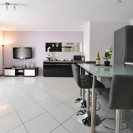 Modern One Near Mc Holiday home